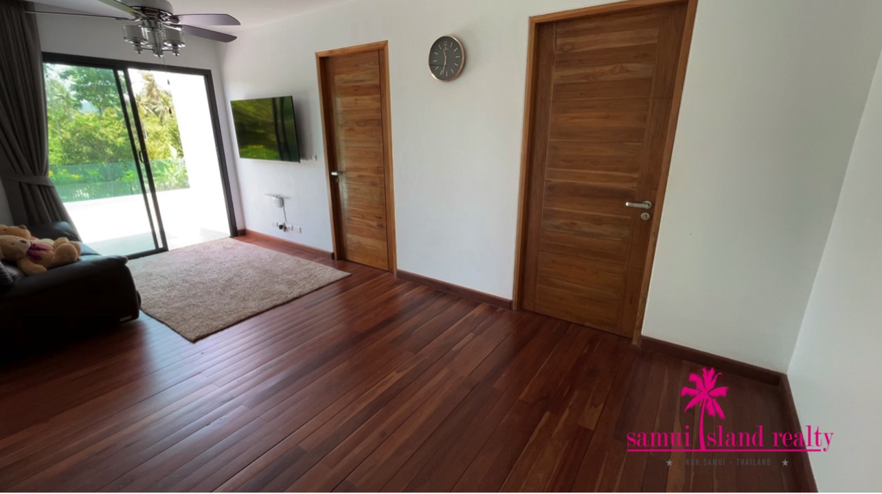 Bang Rak Sea View Villa Landing
