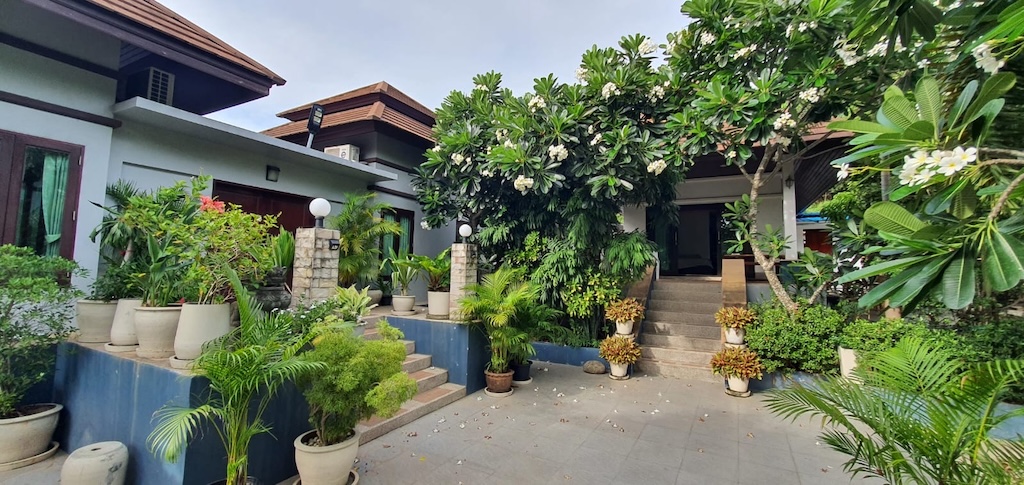 Bangrak Sea View Villa In Koh Samui Entrance