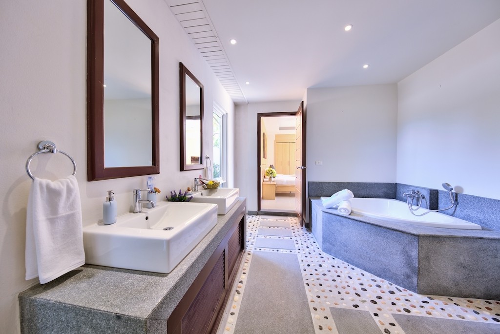 Beachfront Property Koh Samui Bathtub