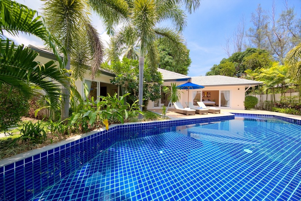 Beachfront Property Swimming Pool
