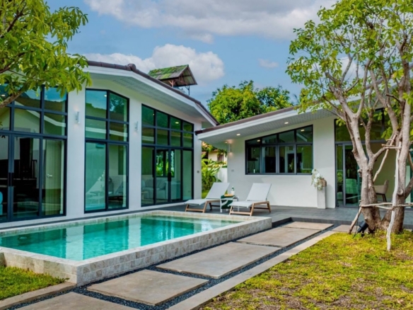 Bophut 4-Bedroom Pool Villa Exterior