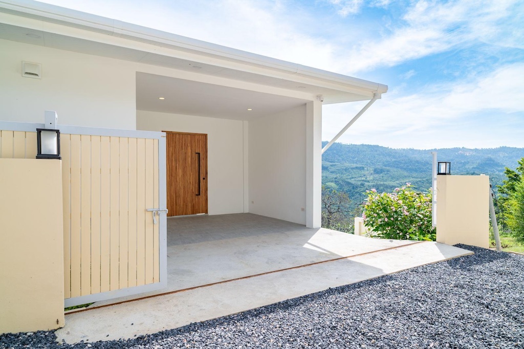 Bophut Pool Villa For Sale in Koh Samui Parking