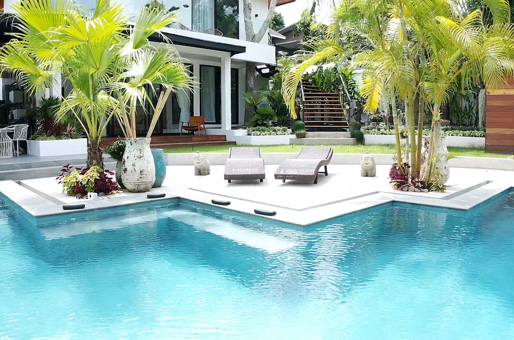 Poolside Loungers