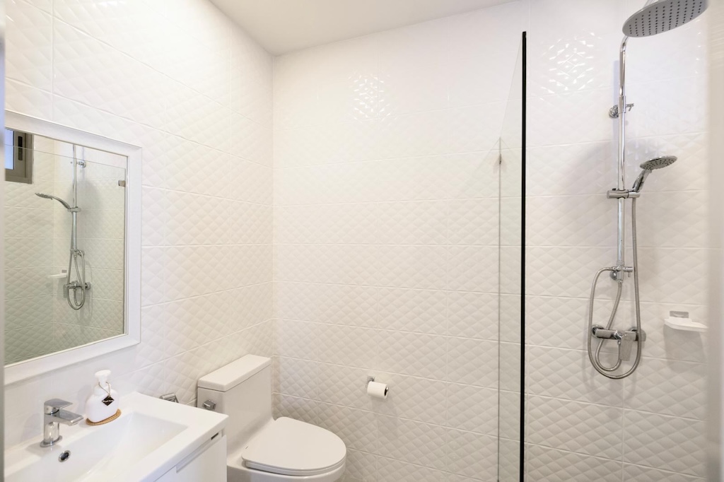 Chaweng Longterm Villa Rental Bathroom