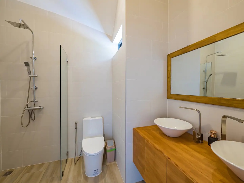 Chaweng Noi 2 Bed Villa Shower