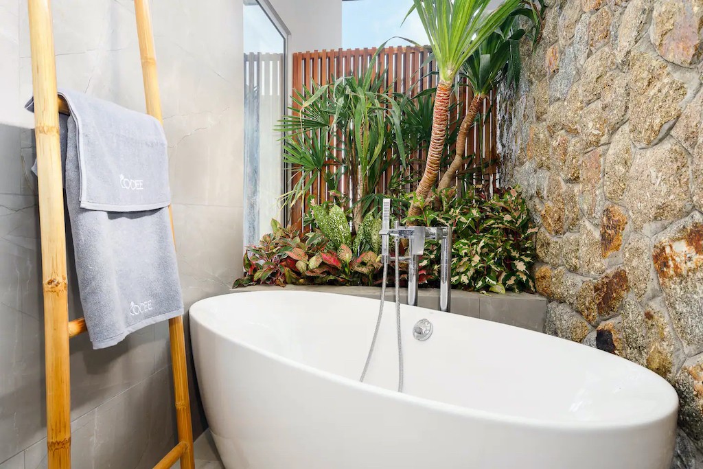 Chaweng Noi Property Samui Bathtub