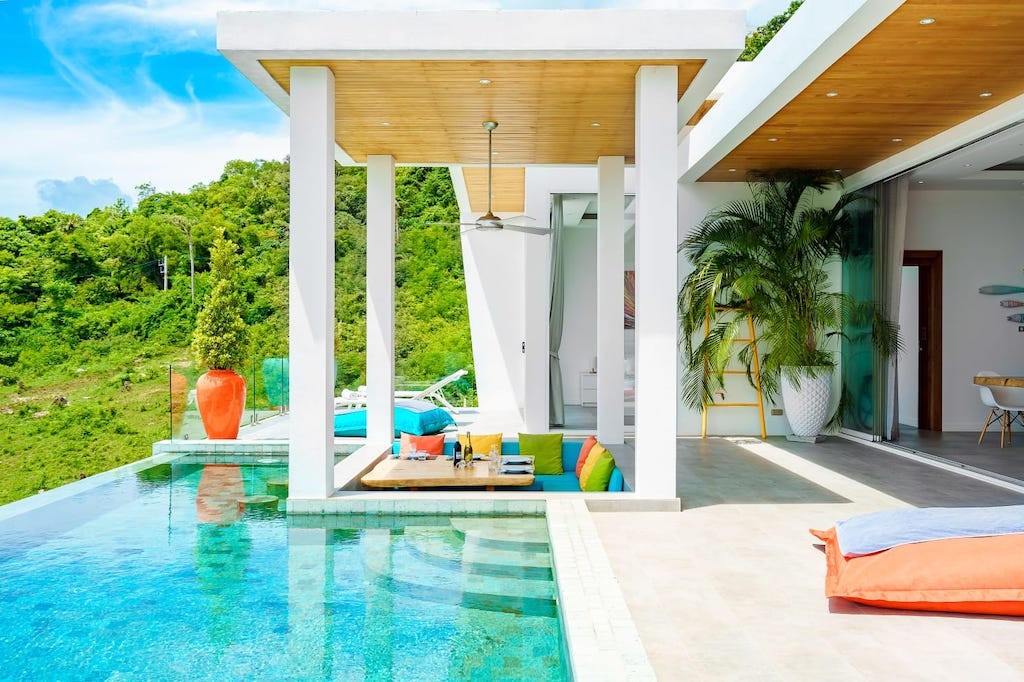 Poolside Sala