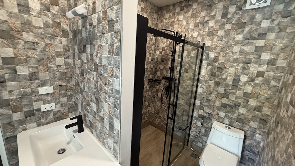 Choeng Mon Pool Villa Bathroom