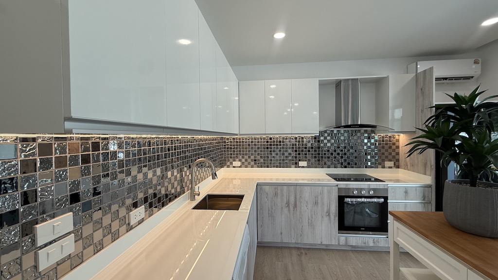 Choeng Mon Pool Villa Kitchen
