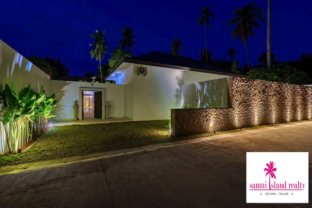 Contemporary Villa For Sale In Koh Samui Parking