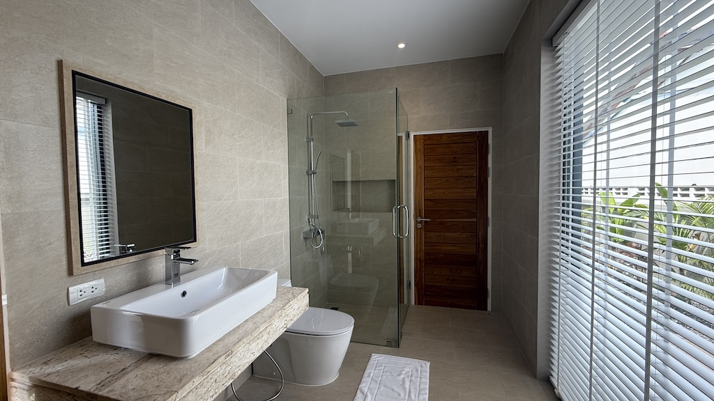 Exquisite Koh Samui pool Villa Bathroom