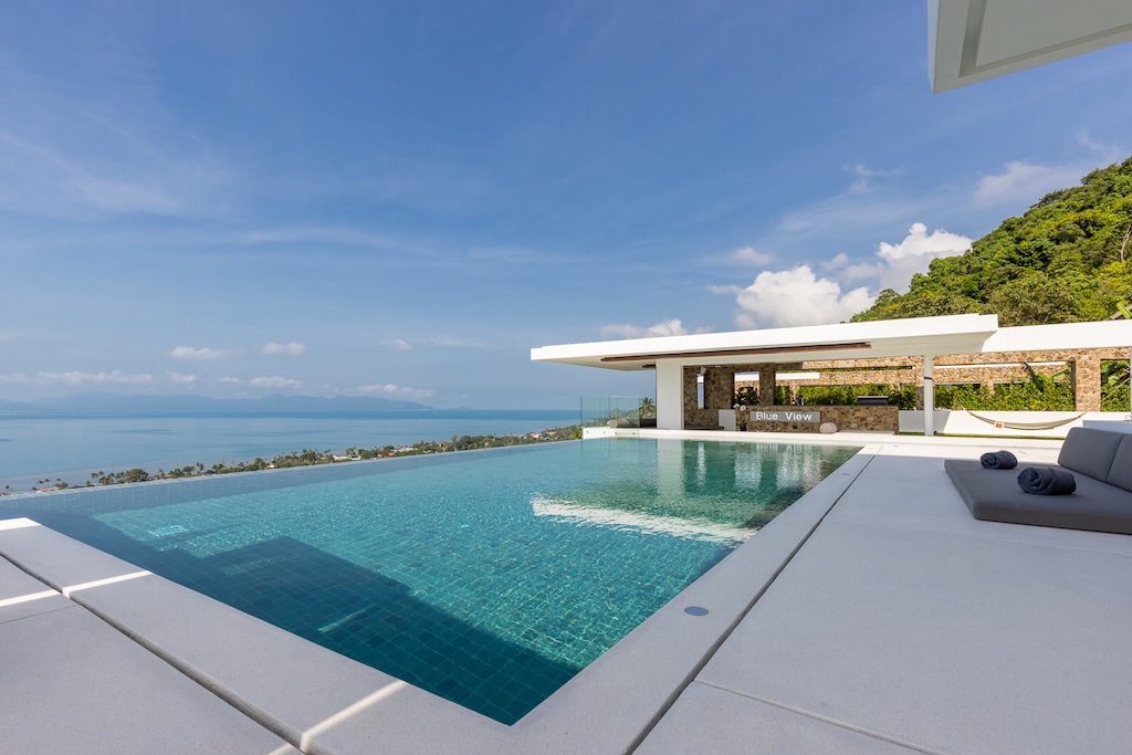 Grand Blue View Estate Pool