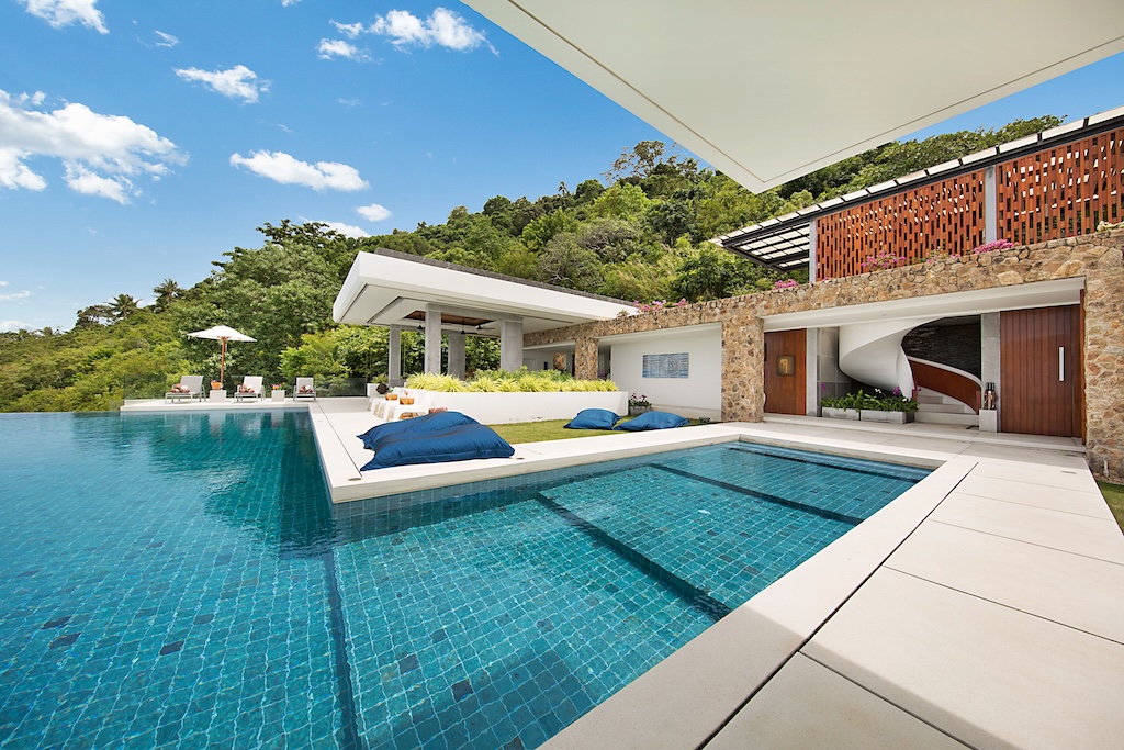 Grand Blue View Estate Pool