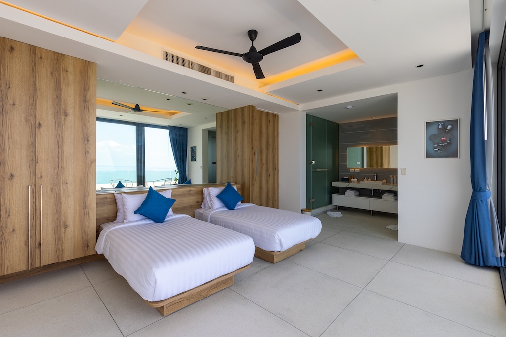 Grand Blue View Estate Bedroom