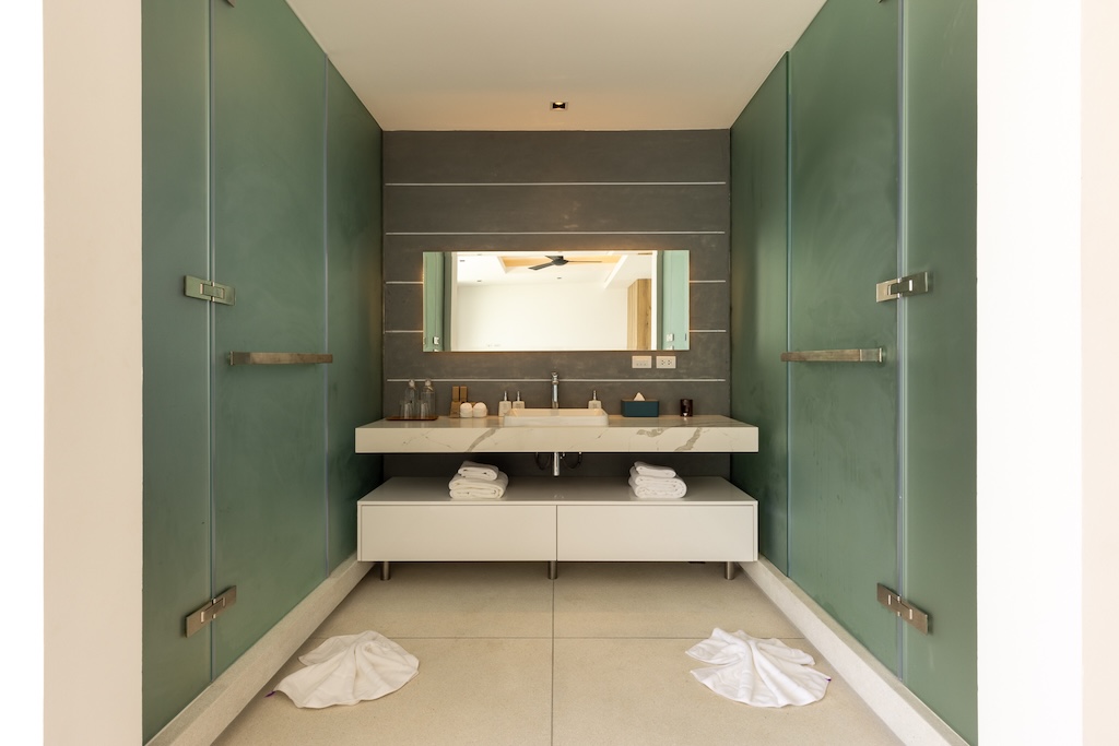 Grand Blue View Estate Bathroom