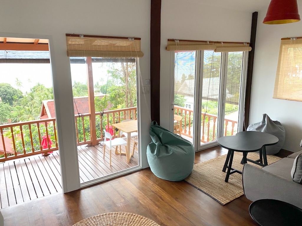 Hillside Property In Bang Po Living Area