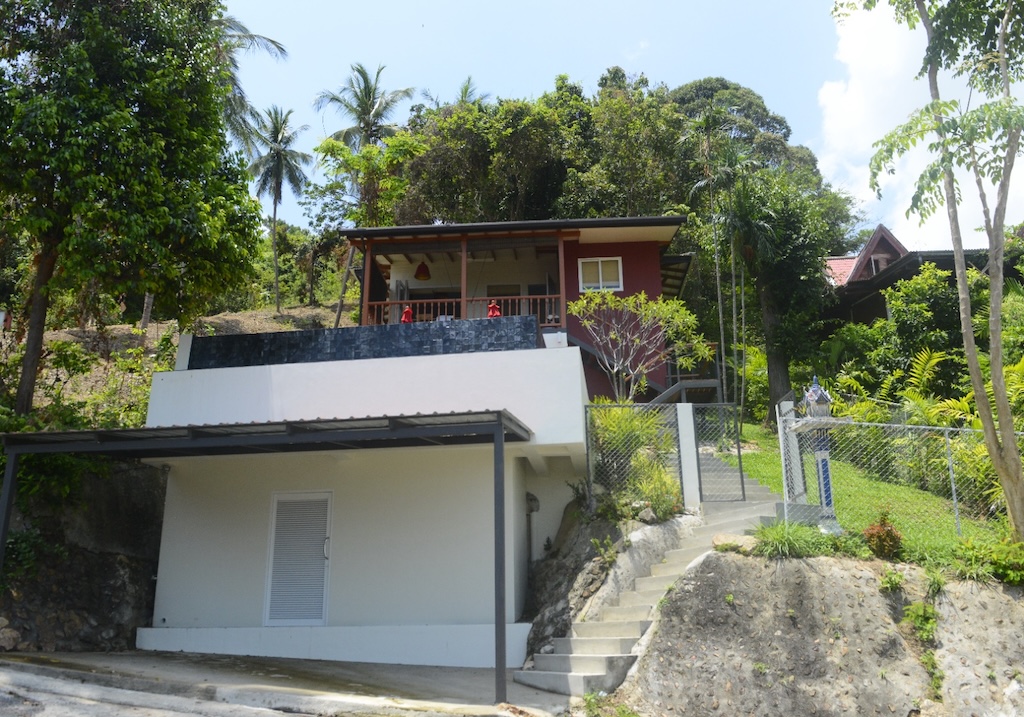 Hillside Property In Bang Po Parking