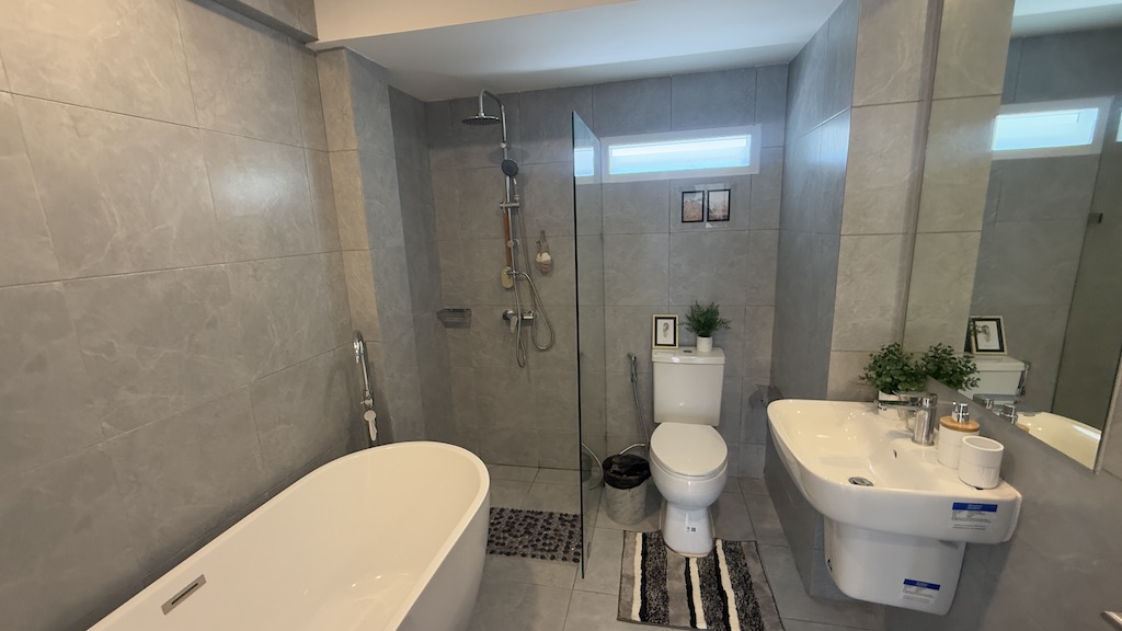 House For Sale In Maenam Koh Samui Bathroom