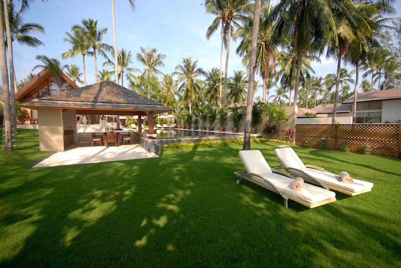 Ko Samui Beachfront Property Lawn