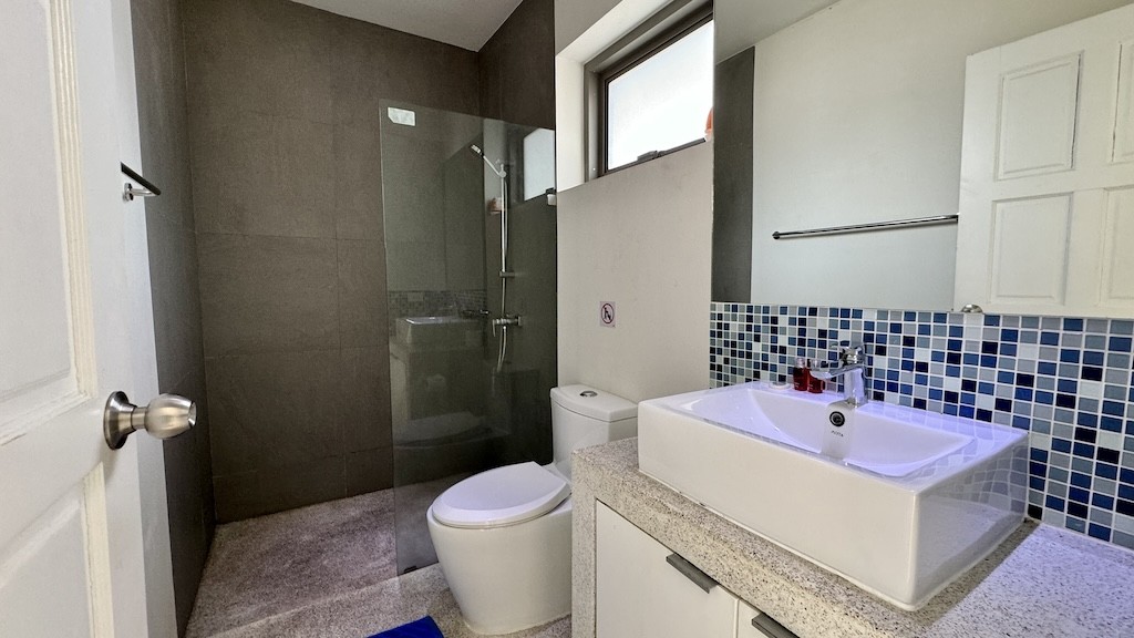 Ko Samui Chaweng Property Bathroom Shower