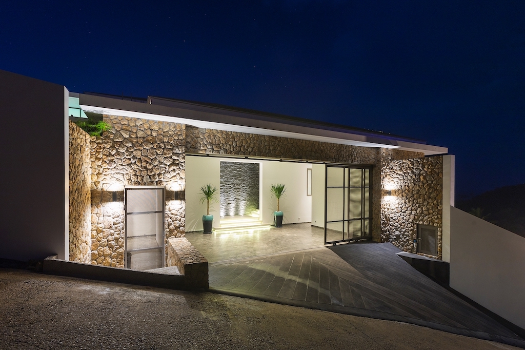 Ko Samui Luxury Real Estate Parking