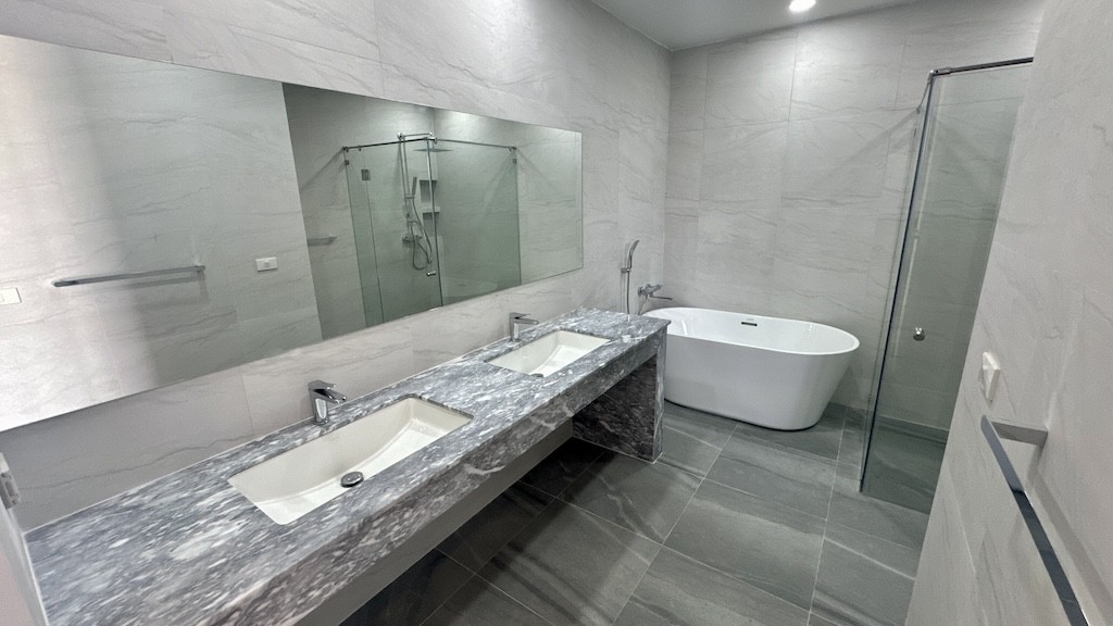 Ko Samui Maenam Property Bathroom