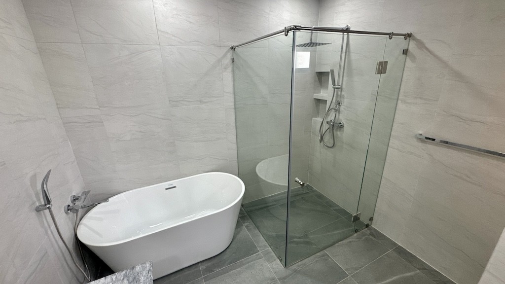 Ko Samui Maenam Property Shower