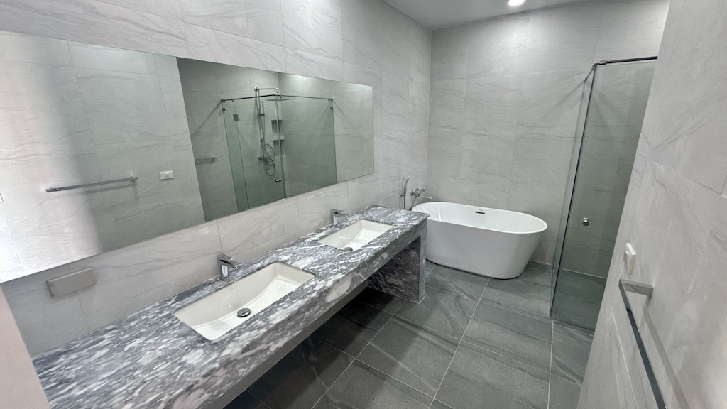 Ko Samui Maenam Property Master bathroom