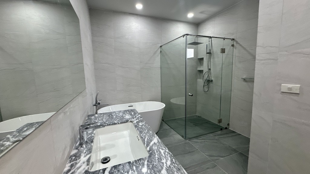 Ko Samui Maenam Property Master Shower