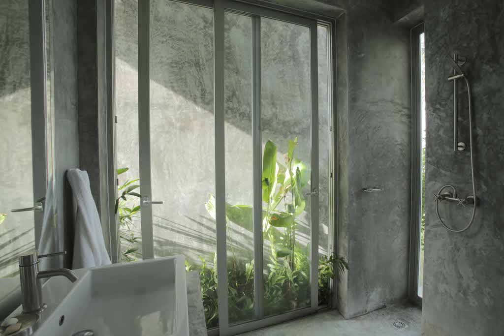 Ko Taen Beachfront Villa Bathroom