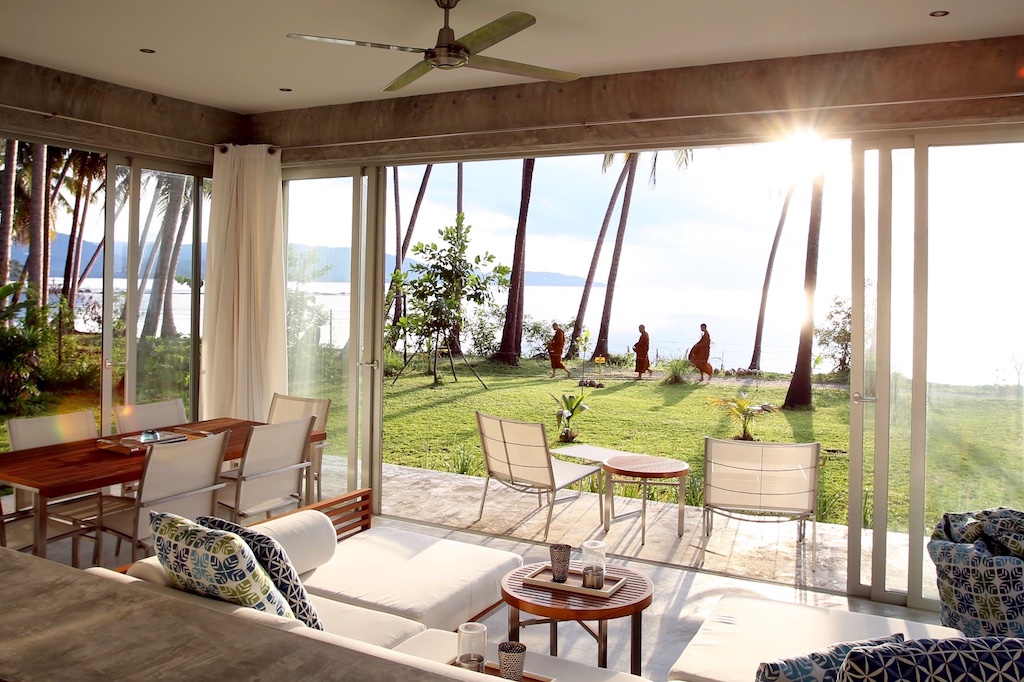 Ko Taen Beachfront Villa Lounge Room