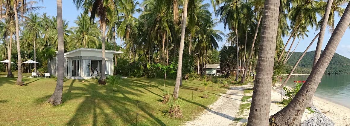 Ko Taen Beachfront Villa Property Panorama