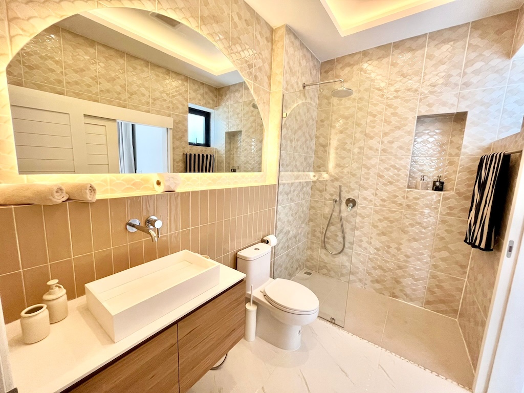 Koh Samui 1-Bedroom Property Bathroom