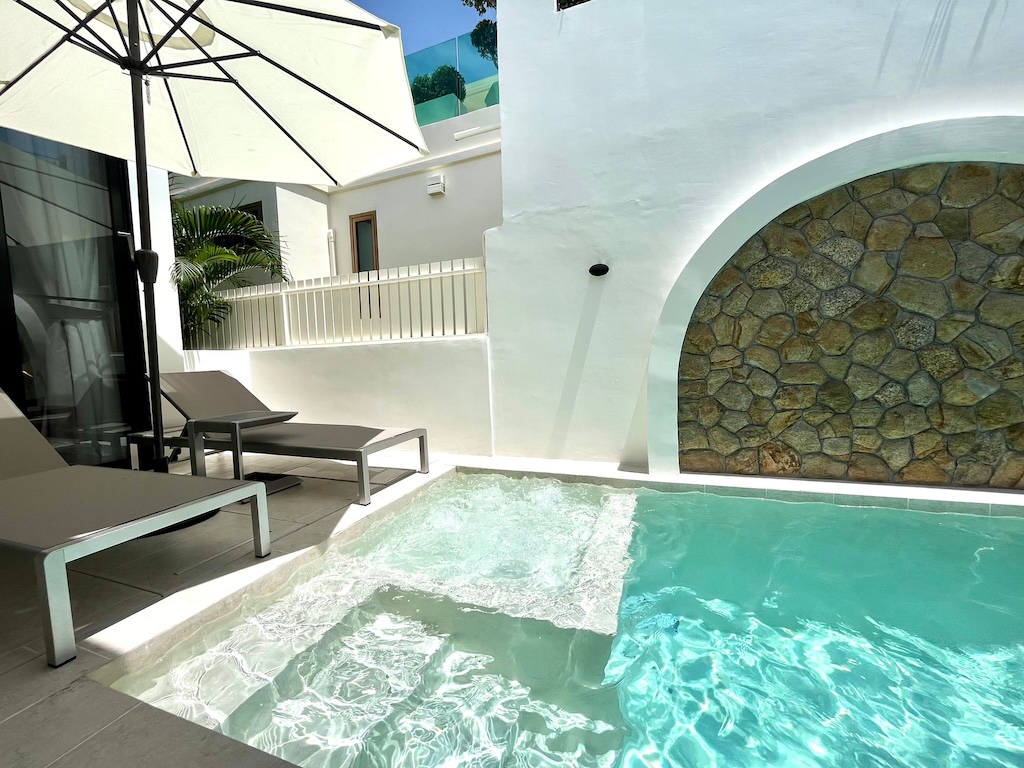 Koh Samui 1-Bedroom Property Pool Entrance