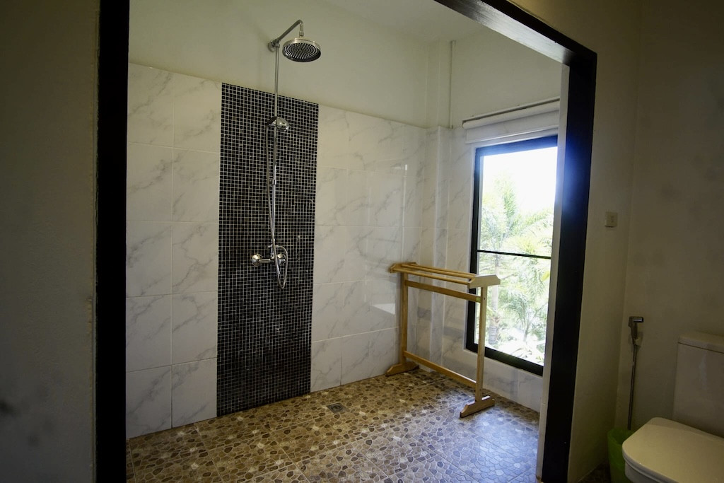 Koh Samui 4-Bedroom Sea View Villa Shower