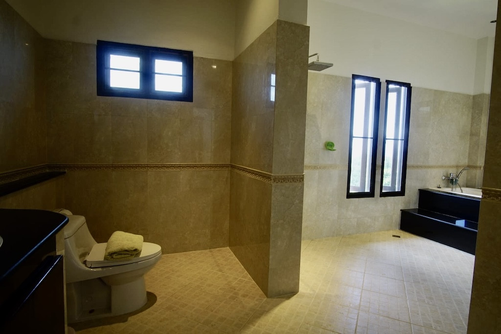 Koh Samui 4-Bedroom Sea View Villa Bathroom