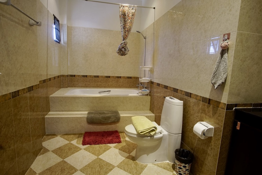 Koh Samui 4-Bedroom Sea View Villa Bath