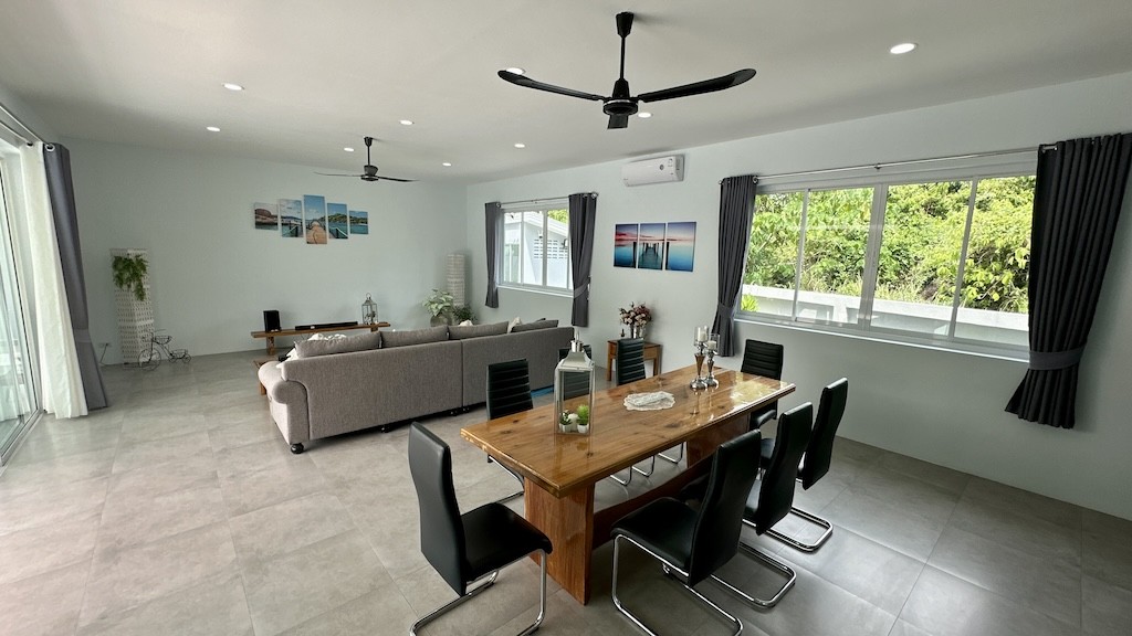 Koh Samui 4-Bedroom Villa Living Dining Area