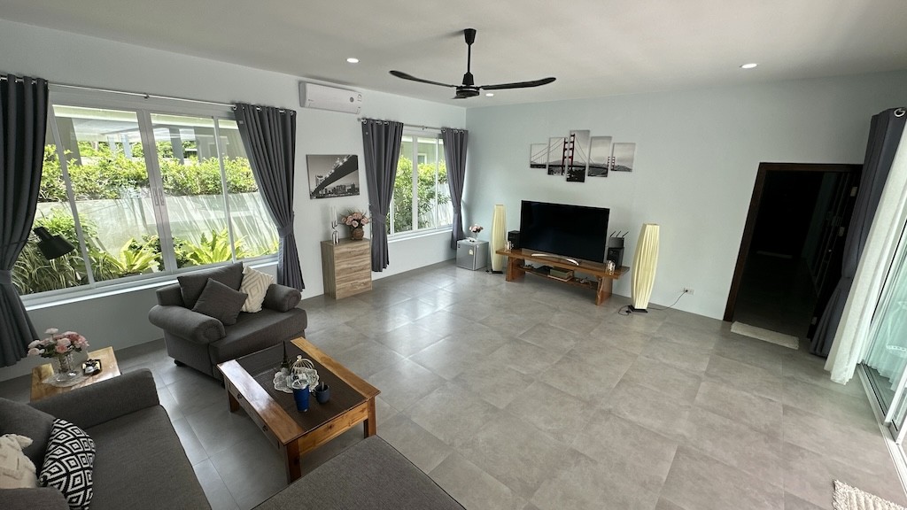 Koh Samui 4-Bedroom Villa Living Area