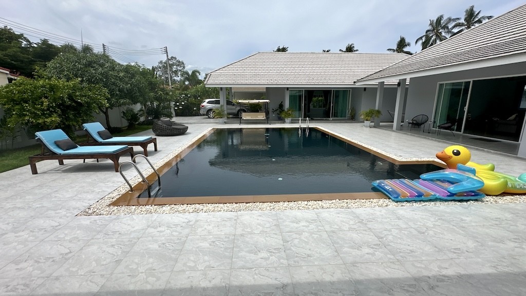 Koh Samui 4-Bedroom Villa Poolside Terrace