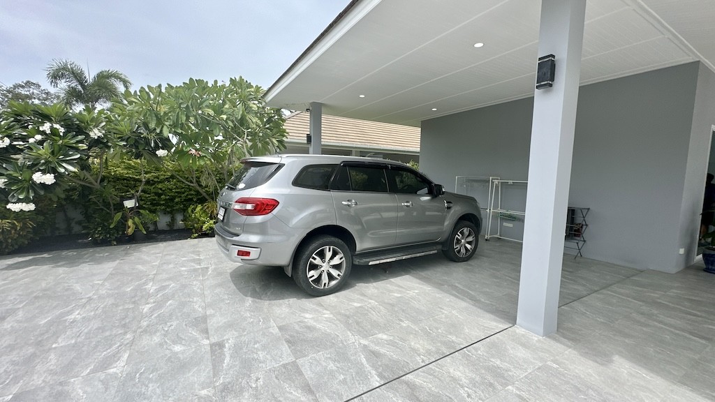 Koh Samui 4-bedroom Villa Parking