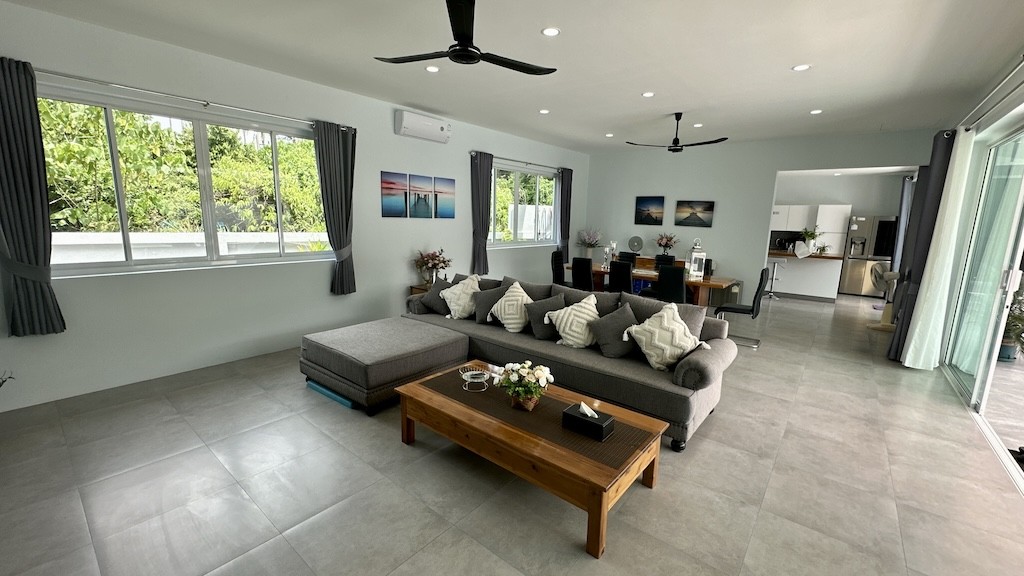Koh Samui 4-Bedroom Villa Main Living Area