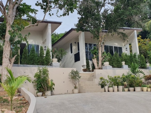 Koh Samui 4 Villa Property Parking