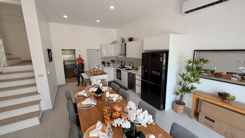 Koh Samui 5 Bedroom Property Dining