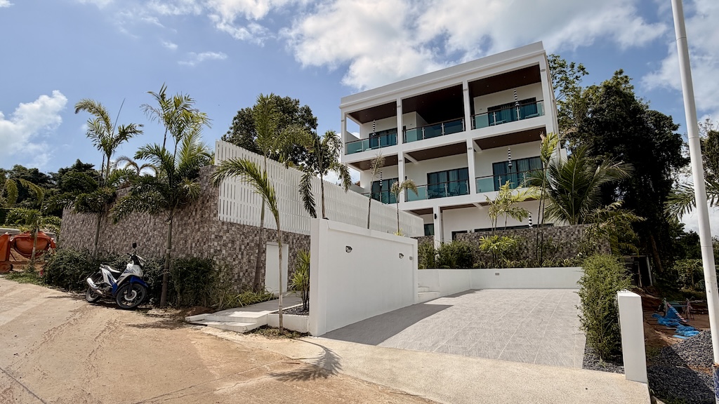Koh Samui 5 Bedroom Property Parking