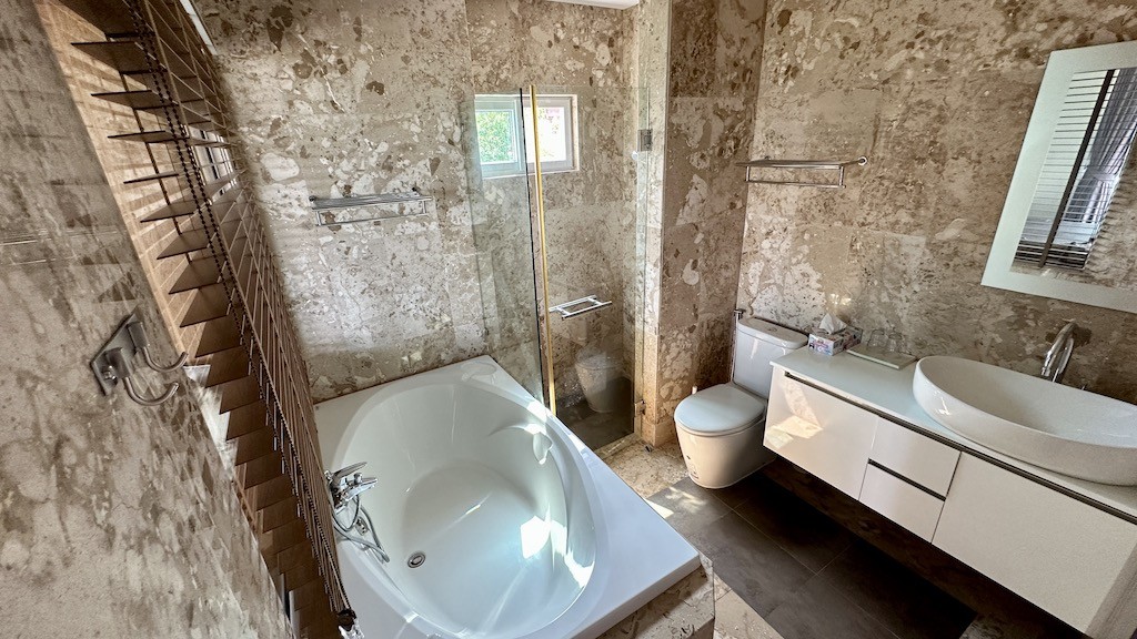 Koh Samui Apartment Building Bathtub