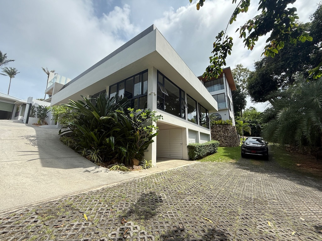 Koh Samui Bangrak Villa For Sale Parking