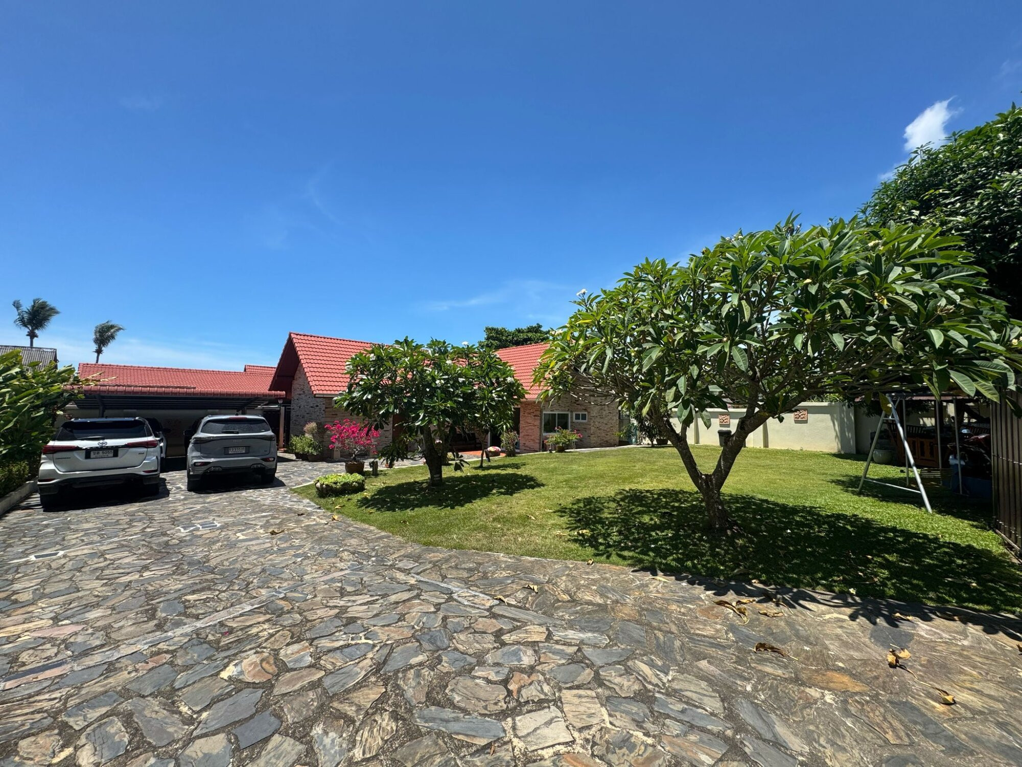 Koh Samui Beach Villa For Sale Koh Samui BEach Villa For Sale Driveway