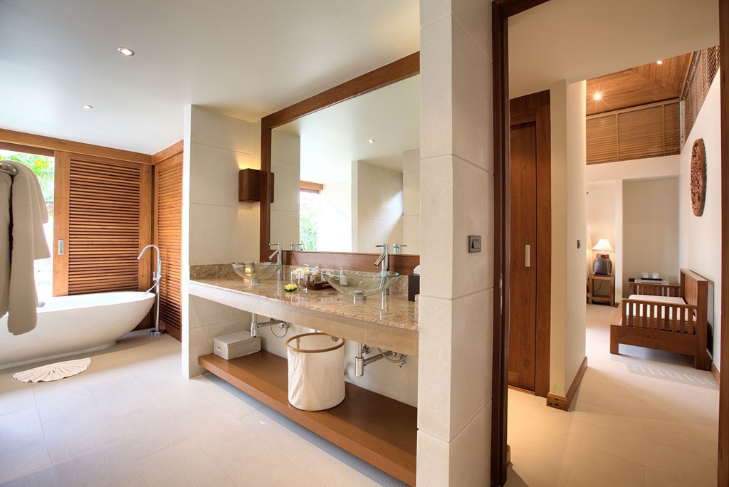 Koh Samui Beachfront Property Bathroom