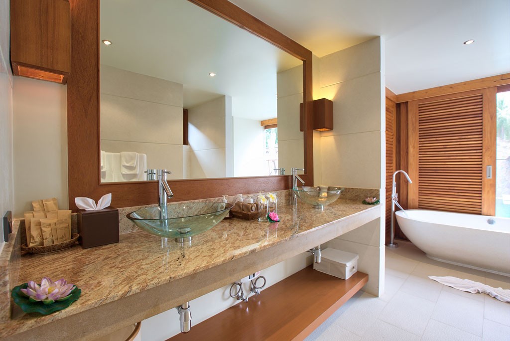 Koh Samui Beachfront Property Bathroom